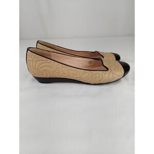 Taryn Rose Beige Quilted Black Patent Leather Toe Women's Flats 6M